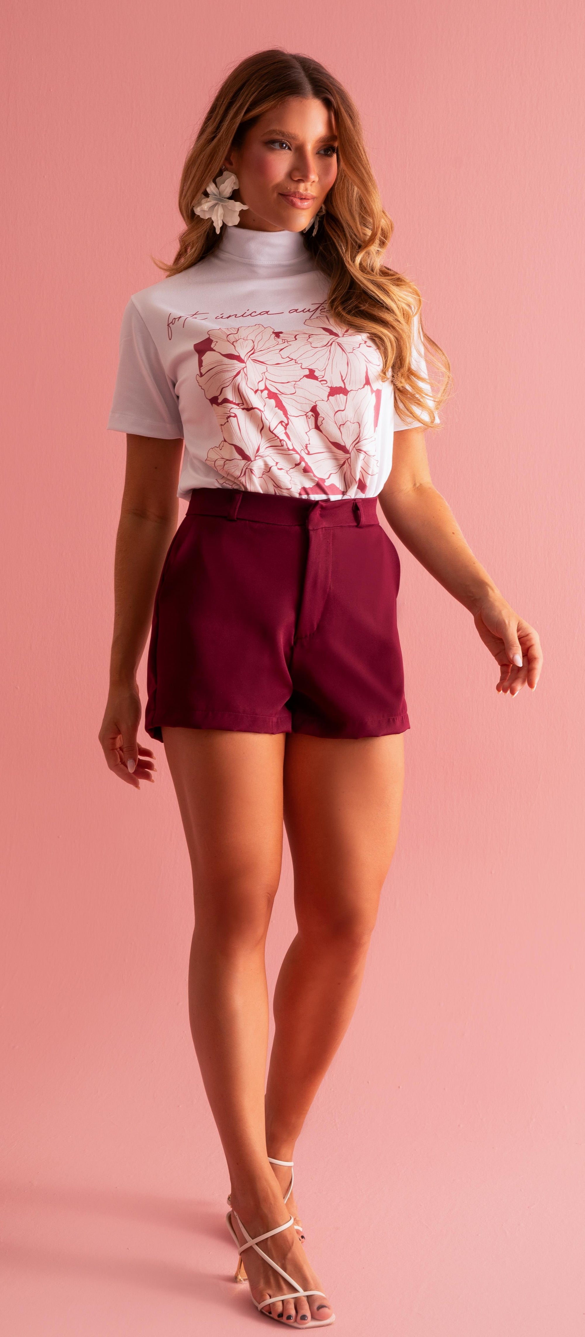 T-Shirt Manifesto Helena | Gola Alta e Algodão Premium
