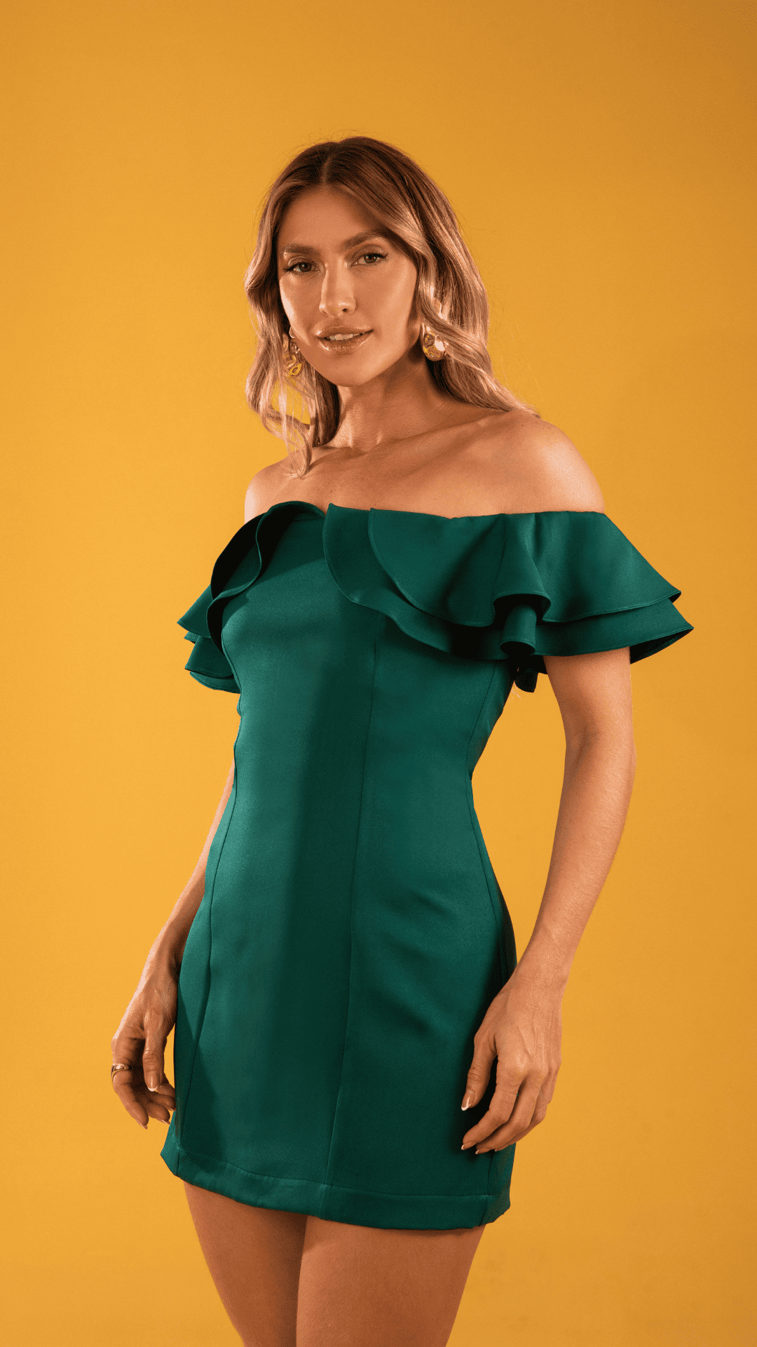 Vestido com Babado Ombro a Ombro