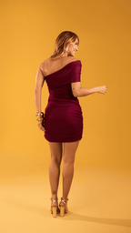 Vestido Colado Manga Única de Tule